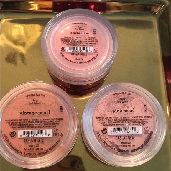 Bare Essentials Blush - Picture 2 of 3